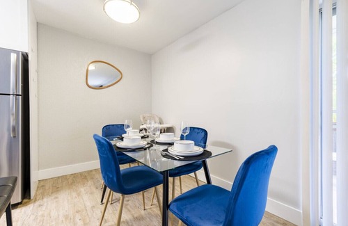 Beach Park Apartment | Central South Tampa | Walkable 2BR w/Pool Access