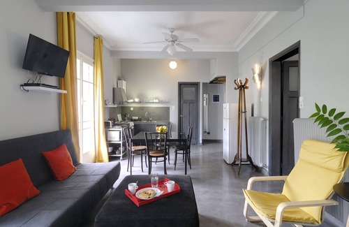 Pangrati Apartment | Central, Spacious, Pine Forest View