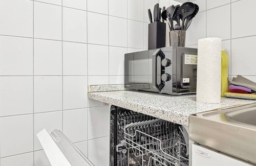 Rathaus Apartment | Central Stuttgart 3BR – 12 Pax