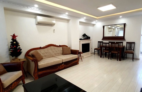 Cihangir Apartment | Central Taksim Cihangir 3BR Deluxe: Ideal for Groups and Families, Sleeps 6