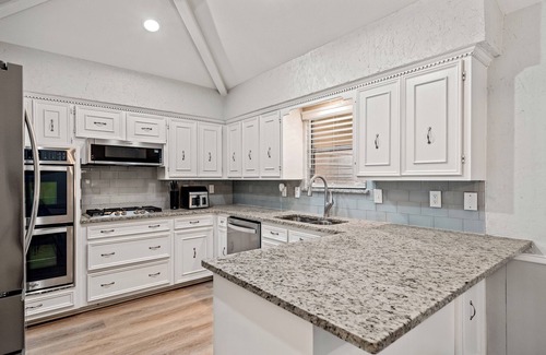 Richardson House | Central Updated 4 beds 3 baths