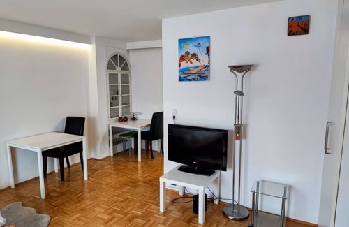 Neubau Apartment | Central Vienna Apartment - Museum district with A/C