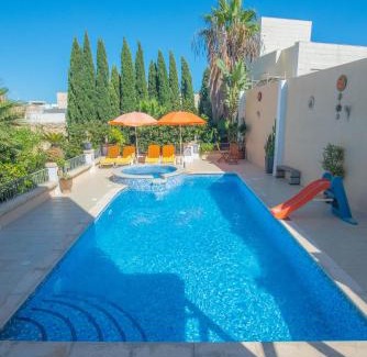 Lija Apartment | Central villa flatlet with pool - free parking and WiFi