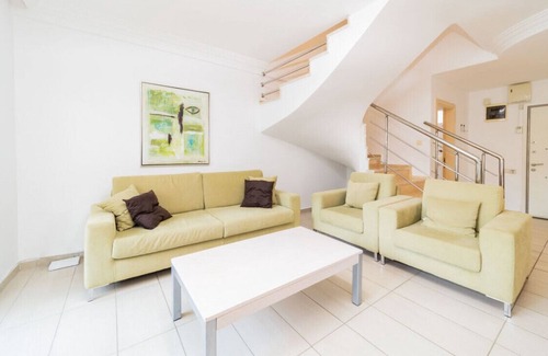 Kemer Villa | Central Villa with Garden and Pool in Kemer