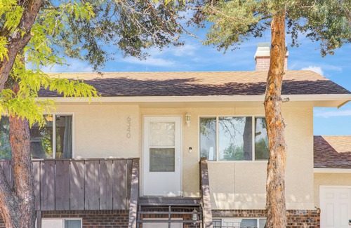 Cimarron Hills Apartment | Centrally Located with 180° Mountain Range Views