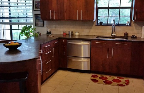 Dripping Springs House | Centrally located in Dripping Springs at the Gateway to the Texas Hill Country