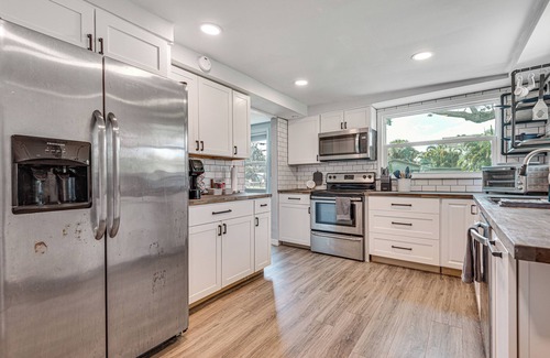 Merritt Island Cottage | Centrally Located Merritt Island Cottage w/Deck!