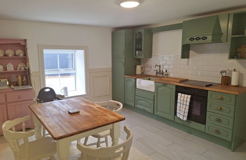 Raphoe House | Centrally located, 2 bedroom cottage style house