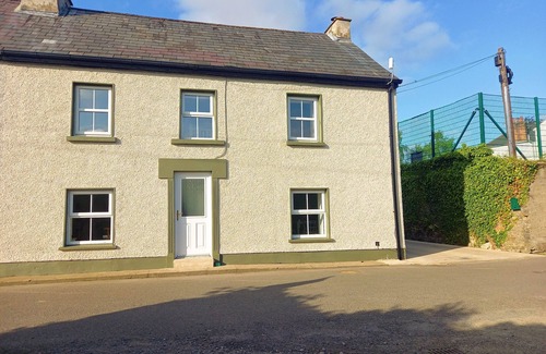 Raphoe House | Centrally located, 2 bedroom cottage style house