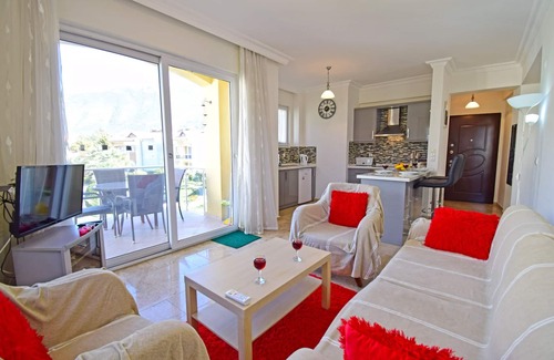Hisaronu Apartment | Centrally located 3 bed 3 bath apartment with private roof terraces. FREE WIFI