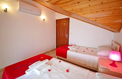 Hisaronu Apartment | Centrally located 3 bed 3 bath apartment with private roof terraces. FREE WIFI