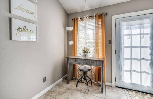 Denton House | Centrally Located 3BR 2BA - !