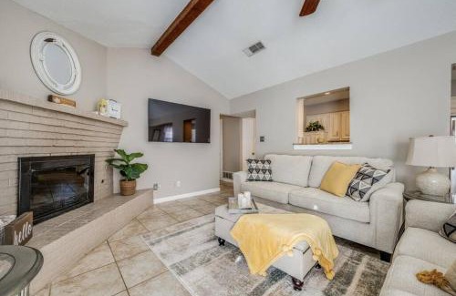 Denton House | Centrally Located 3BR 2BA - !