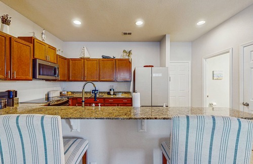 Casselberry House | Centrally located and family friendly with shared pool, playground, WIFI