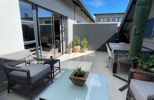 Trawal Apartment | Centrally Located and Within Walking Distance to Everything