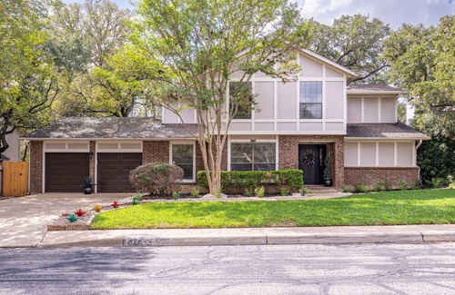 North Central Thousand Oaks House | CENTRALLY LOCATED CLOSE TO AIRPORT & MCALLISTER PARK- 4 BR, 3.5 bath, 2800 SQ FT