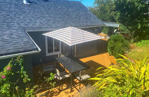 Powell River House | Centrally located in historic downtown and near marina