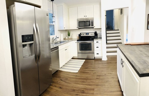 Charlotte House | Centrally located Charlotte home w/hot tub.