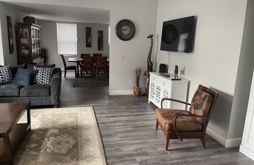 Brownstown Apartment | Centrally Located Charming Yakima Home