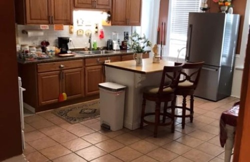 Davenport Apartment | Centrally located, completely remodeled Full Apt unit