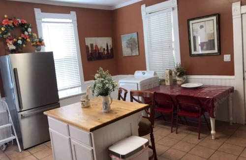 Davenport Apartment | Centrally located, completely remodeled Full Apt unit