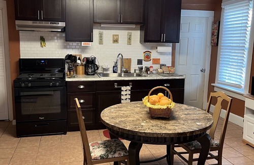 Davenport Apartment | Centrally located, completely remodeled Full Apt unit