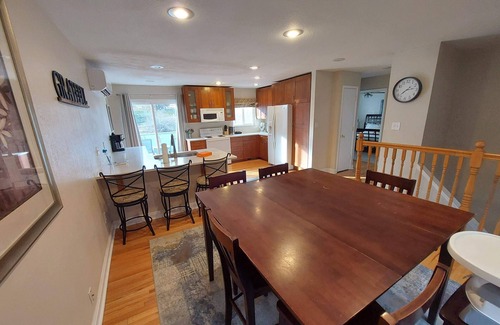 Castlewood House | Centrally located-Dog Friendly-Fenced Yard