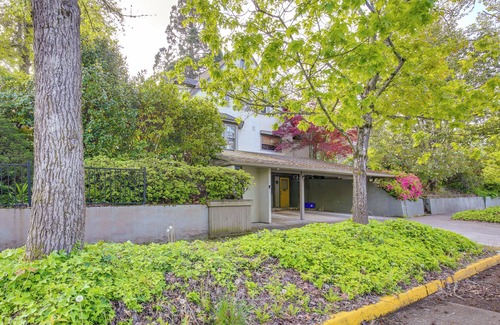 Amazon Apartment | Centrally Located Eugene Apt < Half-Mi to UO!