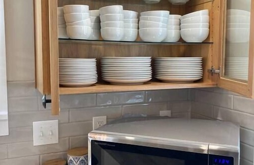 Brownstown House | Centrally located, family and furry friendly fun!