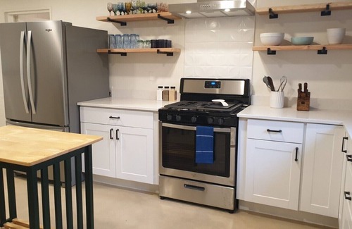 Peter Howell House | Centrally Located Home Perfect for your Group