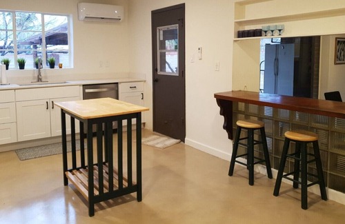 Peter Howell House | Centrally Located Home Perfect for your Group