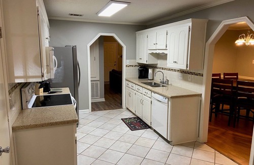 Cabot House | Centrally located in Cabot