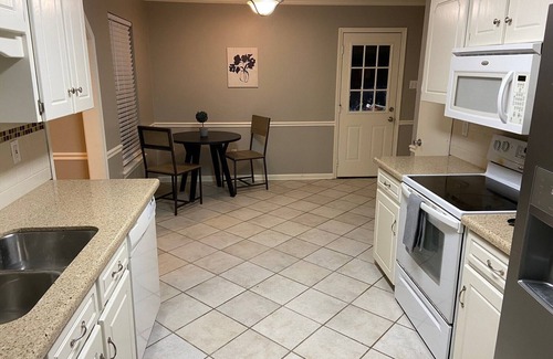 Cabot House | Centrally located in Cabot