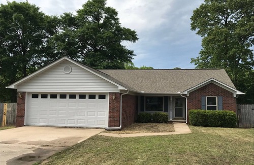 Cabot House | Centrally located in Cabot