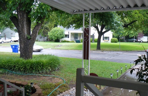 University House | Centrally Located In The Middle of Waco!