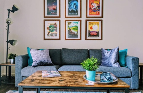 Fourth Ward Apartment | Centrally located in Uptown Charlotte. Gym, Pool and Free Parking. Walk everywhere!