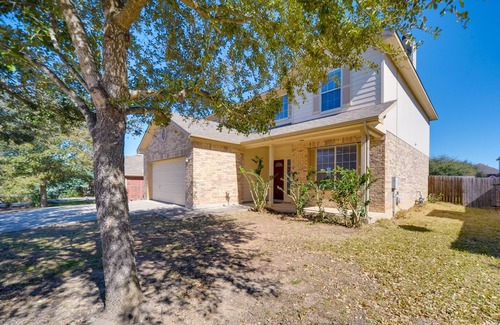 Kyle House | Centrally Located Kyle Home: Walk to Pool & Park!