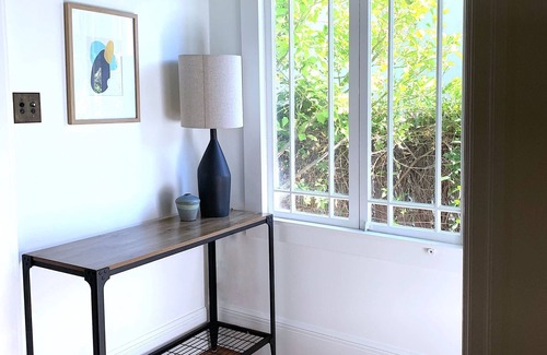 North Berkeley House | Centrally located peaceful modern farmhouse (3bd/2ba)