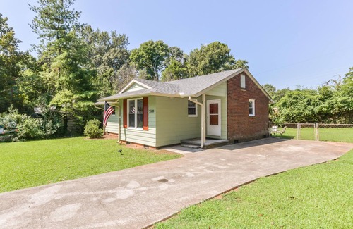Executive Park House | Centrally Located Pet-Friendly Home With a Fenced Backyard