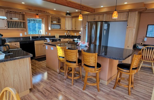 Moose Pass Ski Chalet | Centrally Located Private Awesome View Custom Chalet. Bonus Hot Tub