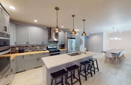 Clear Lake House | Centrally Located - Renovated and Roomy!