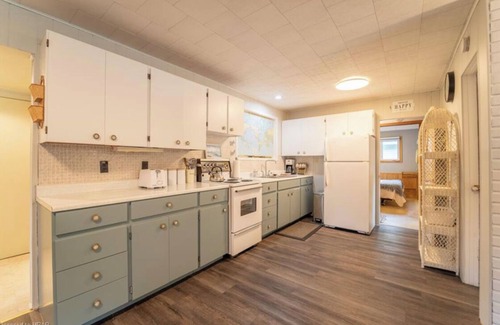 Bayfield Cottage | Centrally located spacious cottage just steps from beach and downtown!