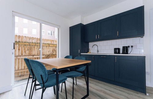 City Centre Dublin Apartment | Centrally Located & Spacious 4BD House- St Kevin's