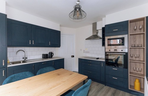 City Centre Dublin Apartment | Centrally Located & Spacious 4BD House- St Kevin's