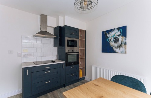 City Centre Dublin Apartment | Centrally Located & Spacious 4BD House- St Kevin's