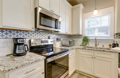 Eastside Promise Neighborhood Cottage | Centrally Located Stunning 3BR 2BA Near Downtown