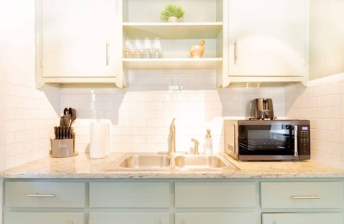 Columbus House | Centrally Located - The Delightful Doubles Unit A