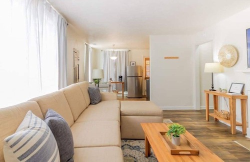 Columbus House | Centrally Located - The Delightful Doubles Unit A