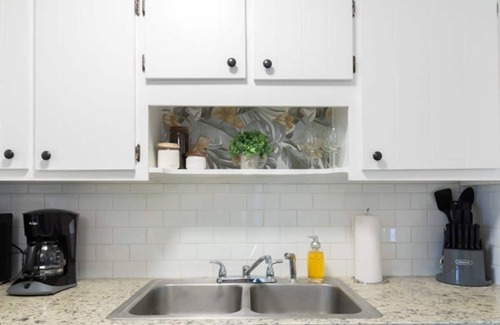 Columbus House | Centrally Located- The Delightful Doubles Unit E