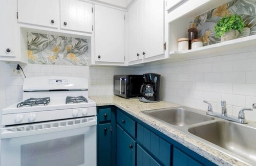 Columbus House | Centrally Located- The Delightful Doubles Unit E